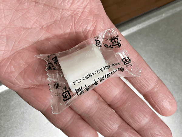 キャンディに見える！？ 通勤カバンに入っていた牛脂（画像提供：くらげねこさん）