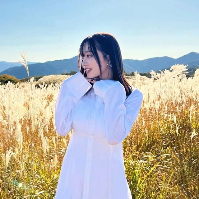 青井春、初のセルフプロデュース写真集『Re:flection』