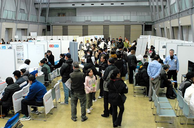 Non-Japanese seek jobs in Japan at Aichi job fair