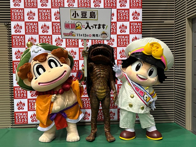 小豆島で開催された「YOKAI EXPO 2026」に登場した桃太郎と貧乏神（KONAMI提供）