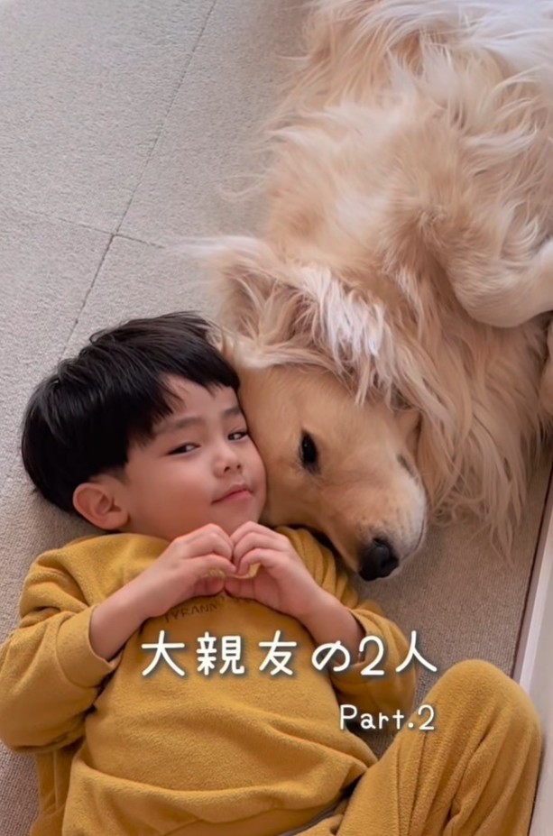 ふたりは仲良し、大親友（「ガチムチゴールデンエルの３兄弟」さん提供、Instagramよりキャプチャ撮影）