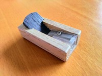 ヤバイぐらいの切れ味の鉛筆削りは、カンナ型（提供：あぜるさん）
