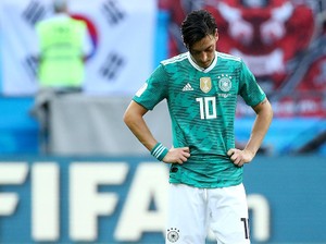 何がエジルを代表引退に追い込んだのか　ドイツとトルコのかくも複雑な関係