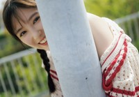 沢口愛華「週刊少年マガジン」２３年８・３０号より＝撮影・藤本和典、スタイリング・melon、ヘアメイク・住本彩、コーディネイト・福澤卓弥、デザイン・坂上和也（banjo）