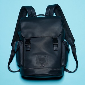 ニューヨーク仕込みの洗練が積み込まれた、コーチのバックパック