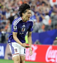後半、同点ゴールを決めた日本代表・中村敬斗