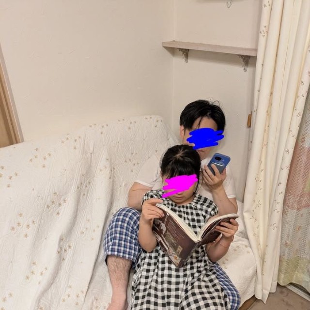 ご主人が椅子にされている様子（ちえさん提供）