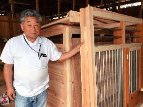 人が入っても快適な木製「犬小屋」、オーダーメードで製作