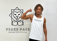 元キックボクシングJ-NETWORKライト級1位という経歴を持つ生井宏樹さん。柔道整復師でもあり、高齢者でも安心して取り組める適切なサポートと、安全に配慮した指導を行っている（PEACE PACEInstagramより）