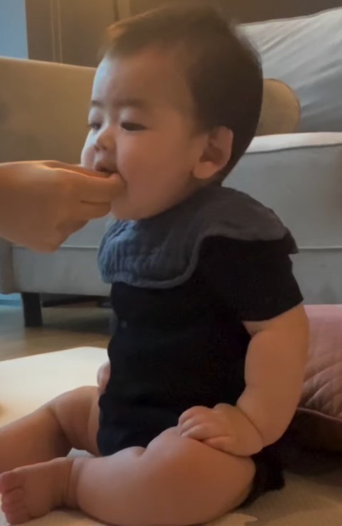 「どうぞ」と言われてパクっ！（提供：＠oirakeikunさん）
