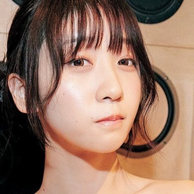 伊織もえ（撮影／彦坂栄治　ヘアメイク／中村未幸　スタイリング／SHOCO　協力／bar FLOWERS）