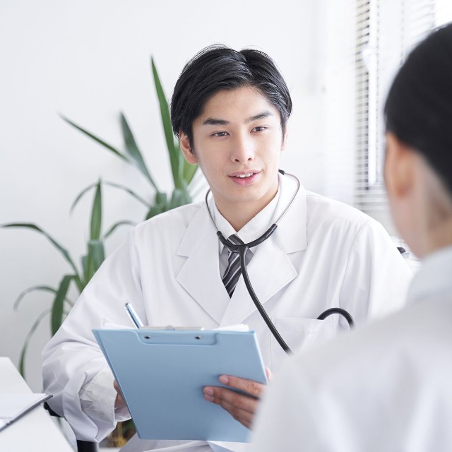 メンタルケアで社員の健康を守る産業医　※画像はイメージです（mapo/stock.adobe.com)
