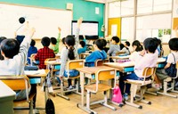 35人前後の子どもたちを受け持つ学級担任。経験の浅い新卒教師にとって、その負担は大きい 
※画像はイメージです（studio11/stock.adobe.com）