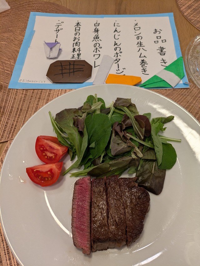 「本日のお肉料理」は火入れも見事なフィレ肉のステーキ！（さやかさんThreadsより）