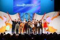 大阪に凱旋した「M-1グランプリ2025」王者のたくろう（中央）＝大阪・よしもと漫才劇場