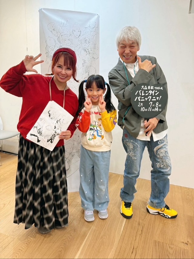 声優デビューを喜ぶ（左から）浜田ブリトニー、長女・雫（しずく）さん、アニメーターの大森英敏氏（写真提供・浜田ブリトニー）