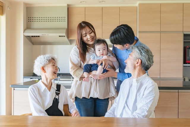 実家への距離が子育てや日常生活に与える影響は？　※画像はイメージです（metamorworks/stock.adobe.com）