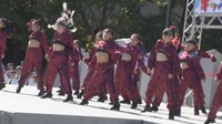 ダンスを披露する子どもたち