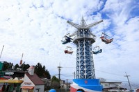 「国内最古の大型遊具」といわれている飛行塔（画像提供：生駒山上遊園地）
