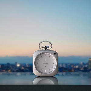 バルミューダ、新作「The Clock」発表！光と音で“時間を味わう”小型クロック目覚め・集中・休息を支える新体験