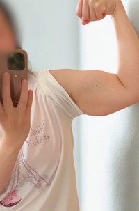 運動を取り入れ、筋肉もついてきたという現在の姿／ひさなさん（@hisana_diet）提供