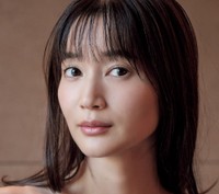 出口亜梨沙「週刊ＳＰＡ！」（扶桑社）５月20日号より＝撮影：塩原洋 ヘアメイク：高野雄一 スタイリング：川上舞乃