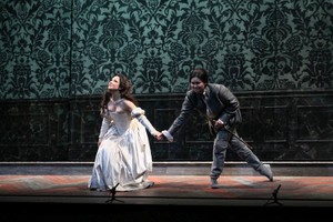 脇園彩さん「ビジネスか、それとも自分の声か」