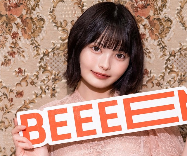 「BEEEEM」3号に登場したすずら（撮影：江嶋綾恵梨　撮影協力：河邉有実莉　スタイリスト：馳尾潤子（Jstyles）　ヘアメイク：yukky（oddcolor）、安藤沙樹　提供：BEEEEM編集部）