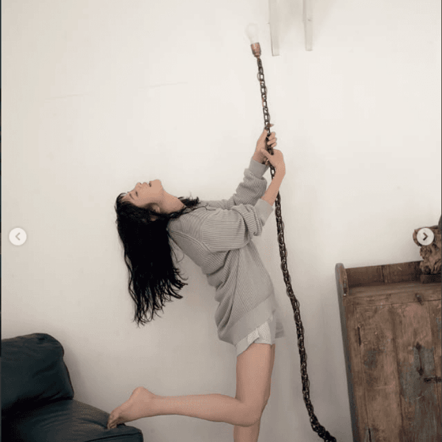 「FLASH」（26年9月15日発売号）に登場した真木よう子のオフショット　本人のインスタグラム（@yokomaki_official）より