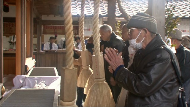 マムシ除けと安産の神社にぎわう　岡山・津山市