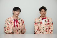 SHOW-WAの塩田将己（左）と山本佳志＝撮影・坂部計介
