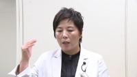 問責決議可決後、取材に応じた植田真紀議員