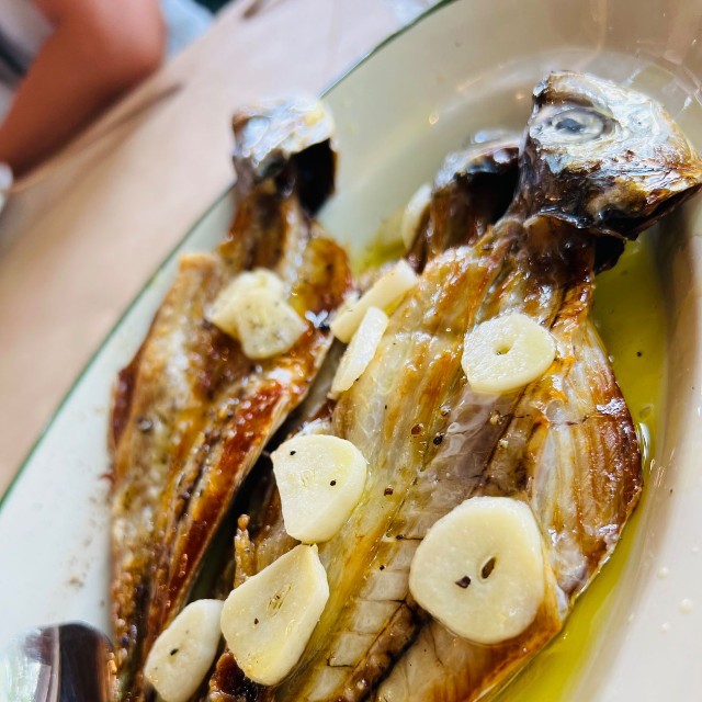 干物の新しい食べ方、オリーブオイルとニンニクで／ポルトピさん（@portugaltopics）提供