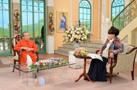 「徹子の部屋」に出演するグエン・ドクさん（左）と司会の黒柳徹子＝テレビ朝日提供