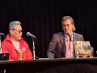 漫画「チカーノKEI」シリーズの連載10周年記念イベントで語り合う原作者のKEI氏（左）と俳優・竹内力＝都内