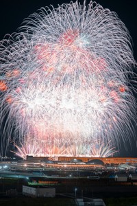 大阪万博を締めくくるにふさわしい火力レベチな大花火（提供：けいしろ/星配りさん）