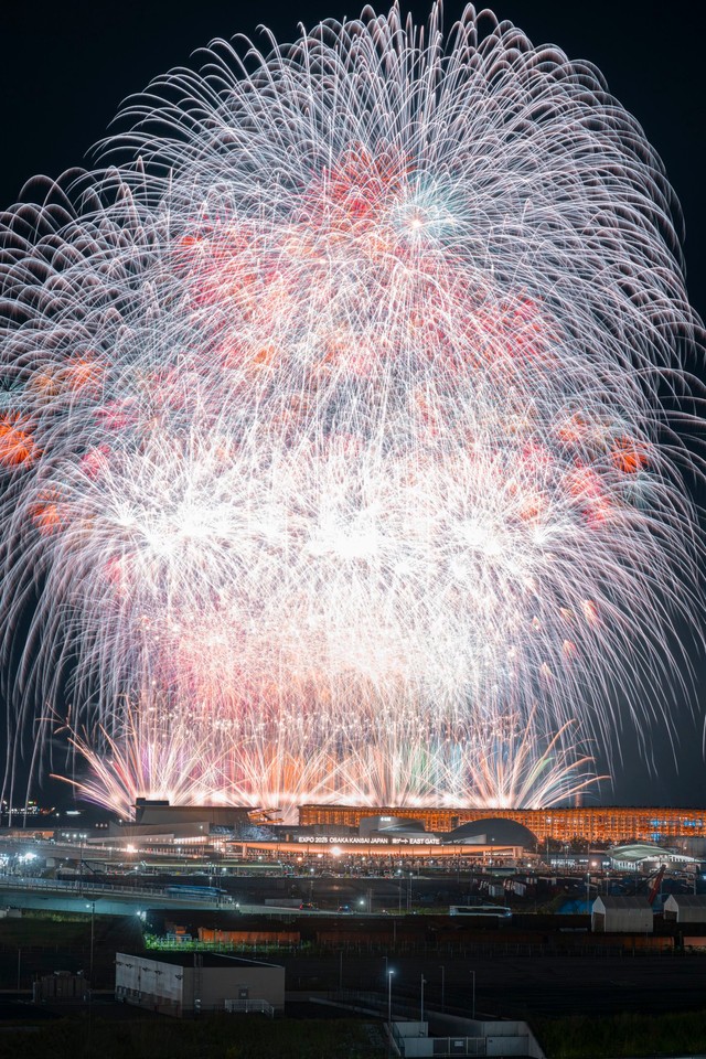 大阪万博を締めくくるにふさわしい火力レベチな大花火（提供：けいしろ/星配りさん）
