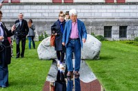 アムステルダム国立美術館の「李禹煥（リウファン）展」オープニングでの李さん（写真中央）