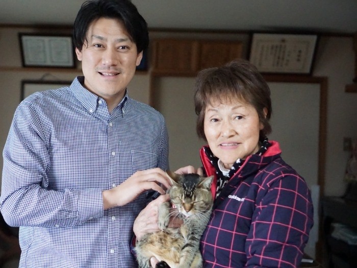 オリンピアンとして様々な講演活動やスポーツイベントに参加する翔さん。小さなペロ子が第２の人生を支えている