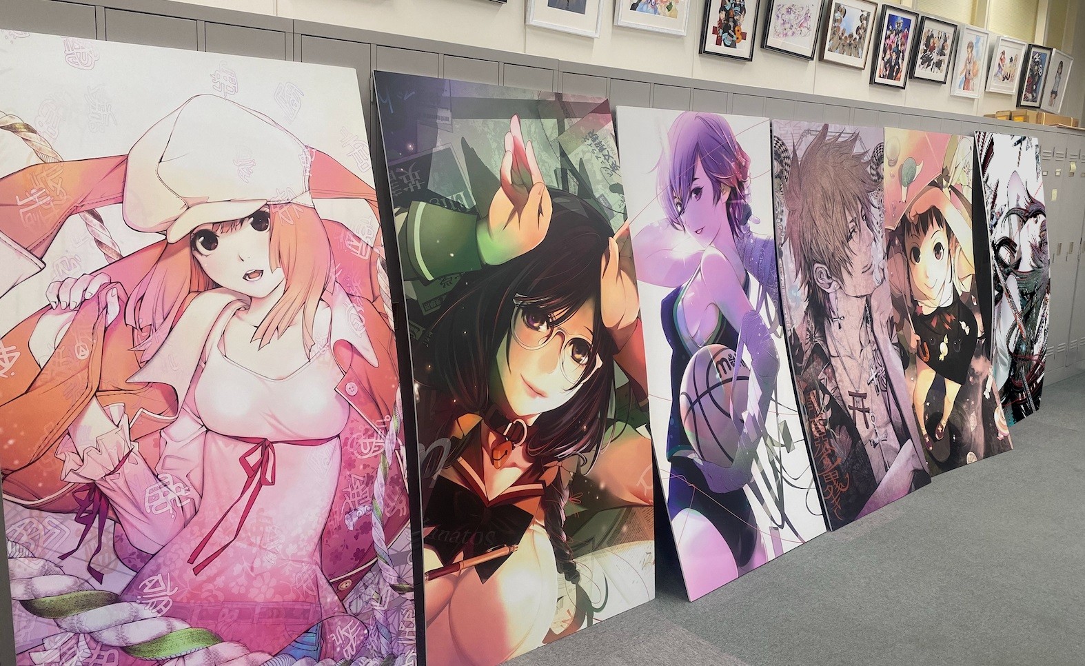 人気漫画「化物語」の最終22巻発売 西尾維新、大暮維人が