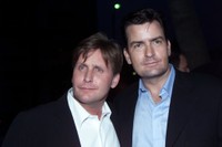 マーティン・シーンの息子、エミリオ・エステベス（左）とチャーリー・シーン
