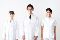 白衣が似合いそうな芸能人 ※画像はイメージです（taka/stock.adobe.com/）

