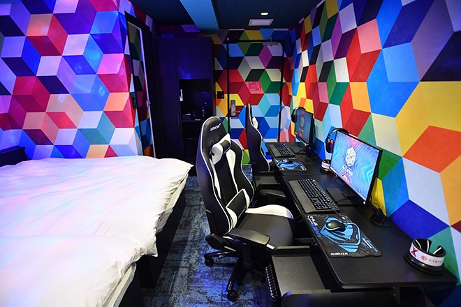 Hotel Game Room: Esports Entertainment for Guests