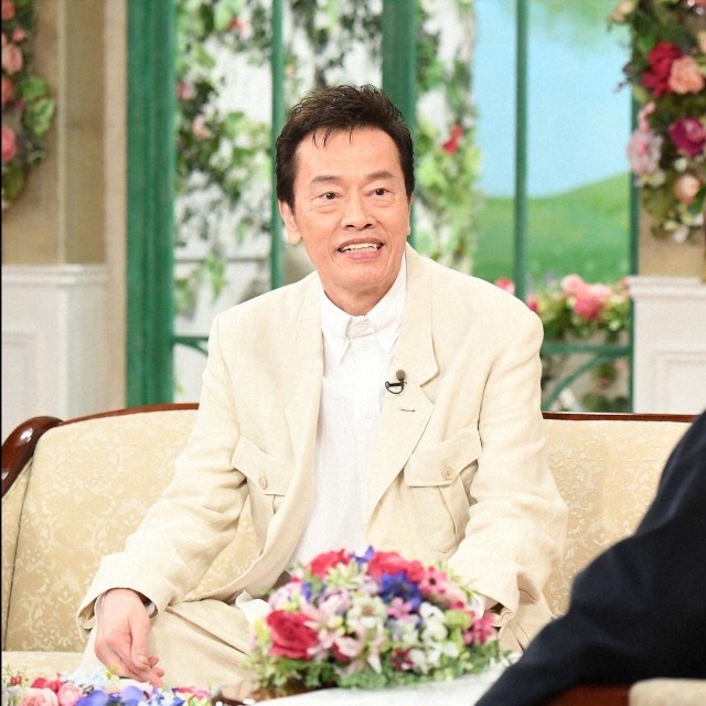 「徹子の部屋」　（右から） 黒柳徹子、遠藤憲一＝テレビ朝日提供