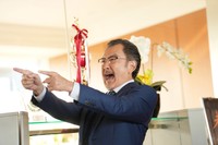 「免許返納!?」の吉田鋼太郎