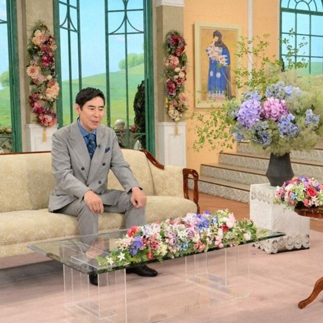 黒柳徹子さん（右）とトークを展開する髙嶋政伸さん