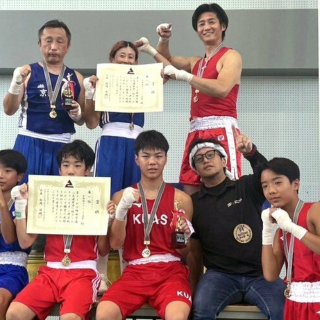 マスボクシングの全国大会で優勝した京都西院ボクシングジムのメンバー（９月、宮崎県えびの市）