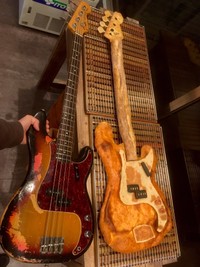 パンで原寸大のベースを再現！？