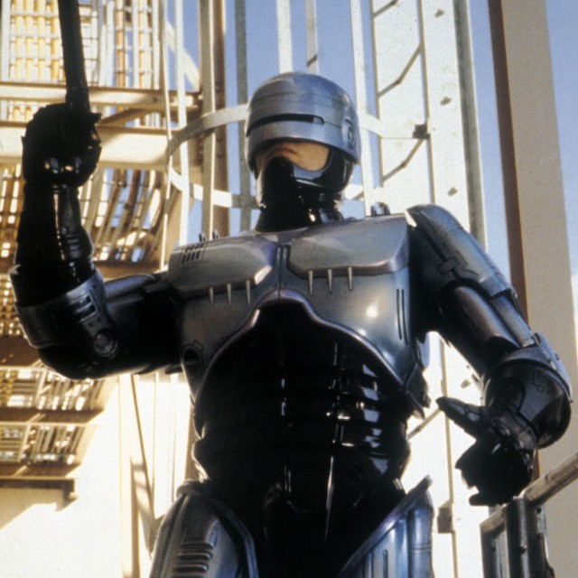 ロボット警察官、3年以内に英国の街でパトロール開始か