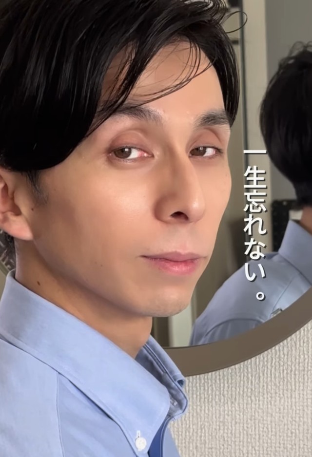 鏡の前でカメラ目線の夫。「一生忘れない。」と添えられた言葉には、これまでの努力がにじむ／kyokunさん（@kyokun_0203）提供